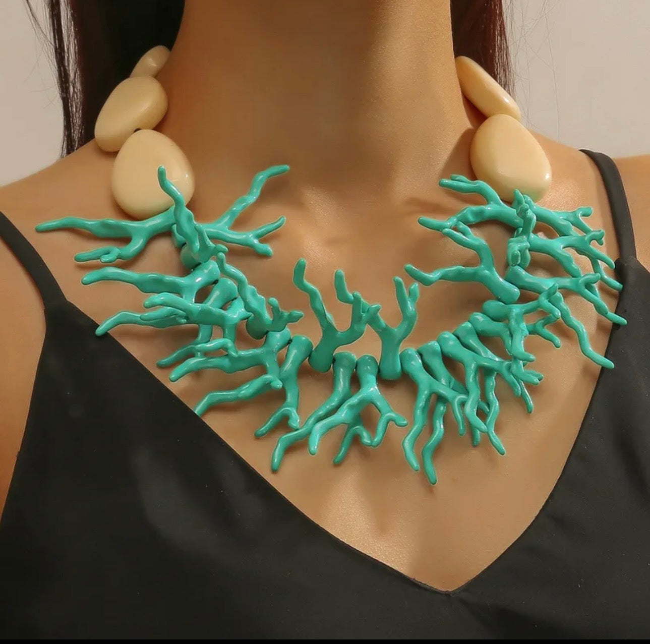 Fashion Bold Expressions/ Collares